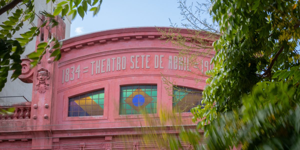 Mais um Sete de Abril sem o Theatro aberto