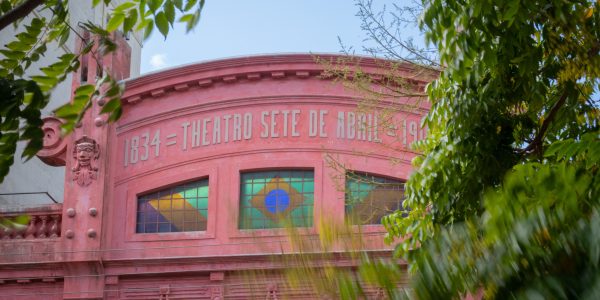 Mais um Sete de Abril sem o Theatro aberto