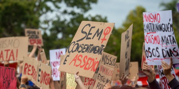 Projeto de lei que criminaliza a misoginia vai para a Câmara dos Deputados