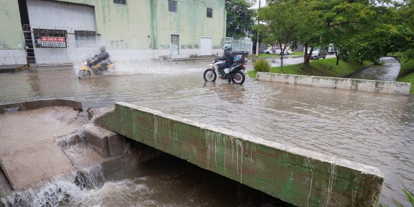 Drenagem ainda é desafio um ano após decreto de emergência