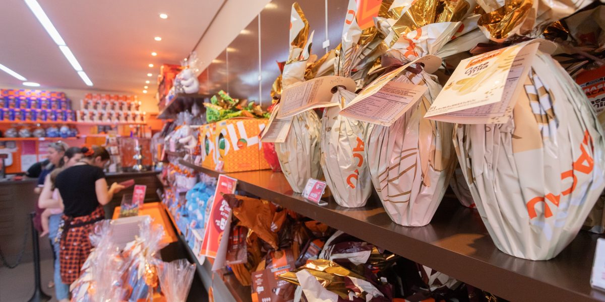 Busca por chocolates para a Páscoa gera filas no comércio