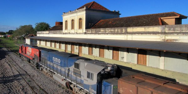 Trilhos são avanço, não retrocesso