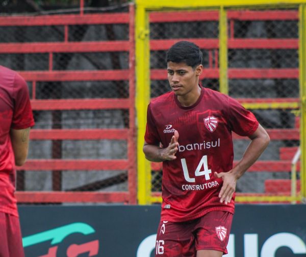 Pelotas acerta contratação de lateral do São Luiz