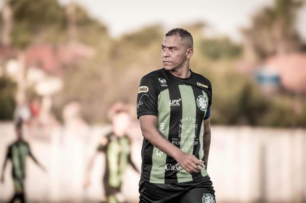 Farroupilha negocia contratação do atacante Walter