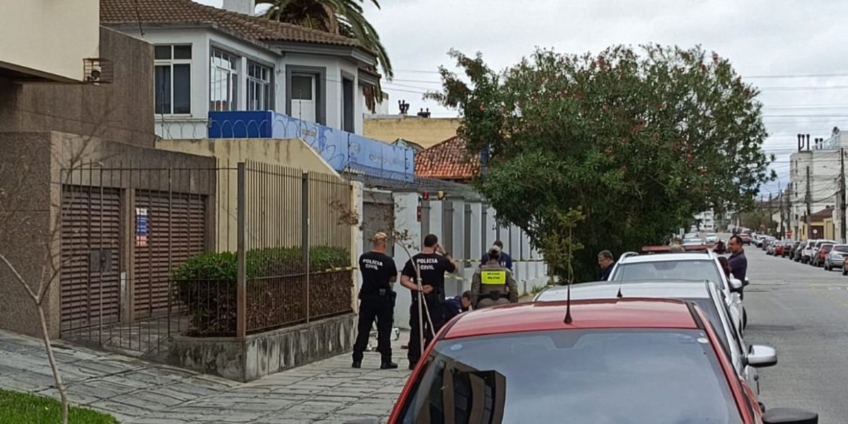 Homem de 53 anos morre atropelado enquanto dormia na calçada