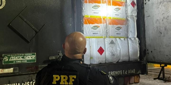 Homem de 55 anos é preso com 820 litros de agrotóxicos contrabandeados na BR-116, em Capão do Leão