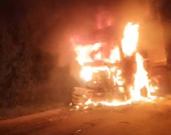 Caminhão pega fogo na BR-392 entre Canguçu e Morro Redondo