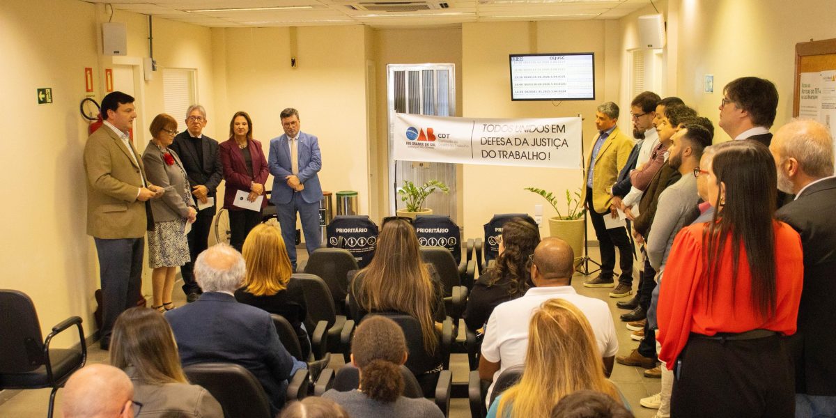 OAB Rio Grande realiza ato em defesa da Justiça do Trabalho