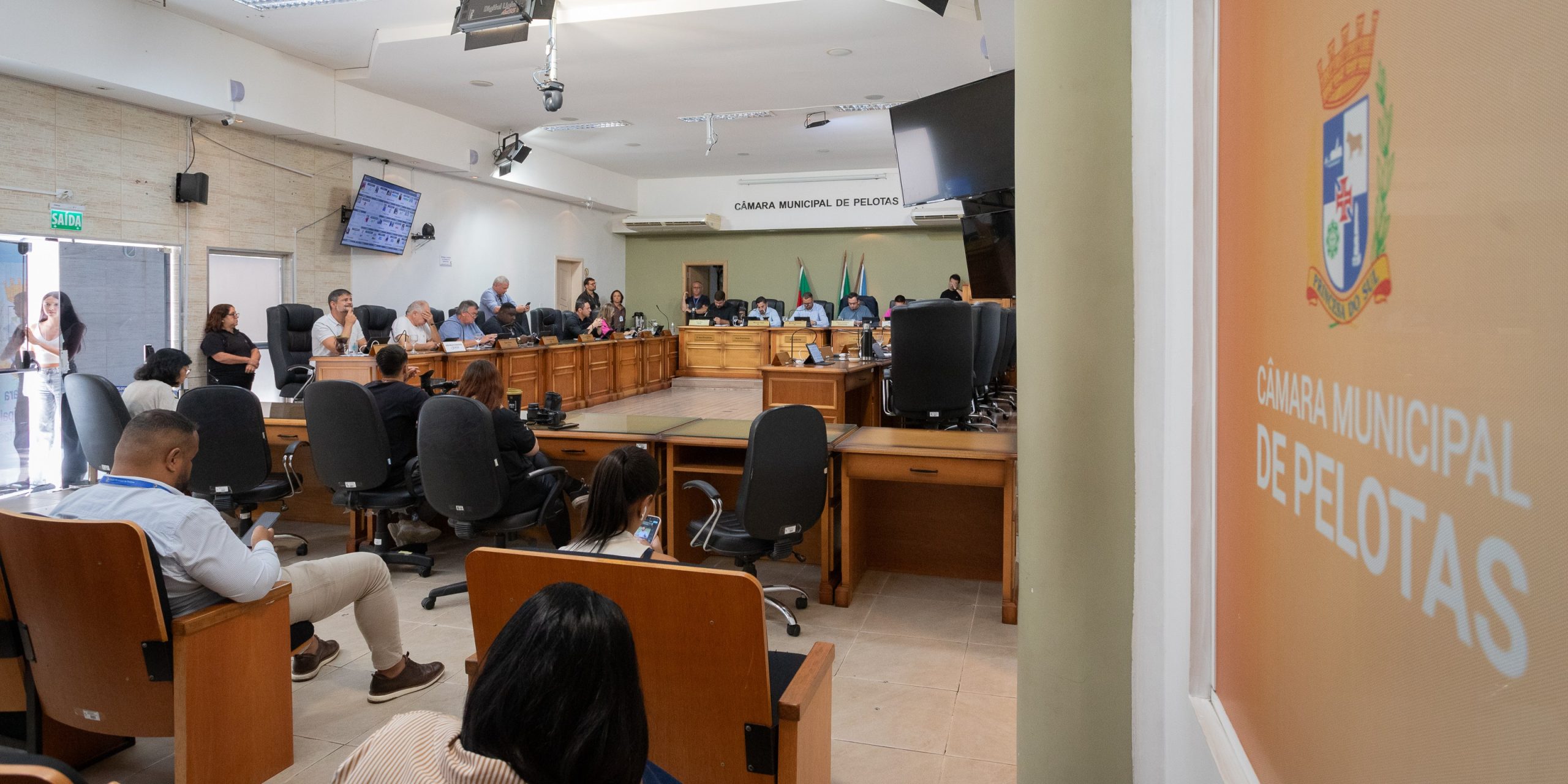 Vereadores recuam após polêmica do vale-refeição para parlamentares
