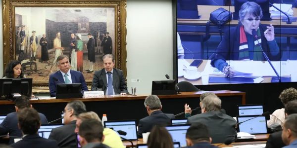 CCJ da Câmara aprova redução da maioridade penal para 16 anos