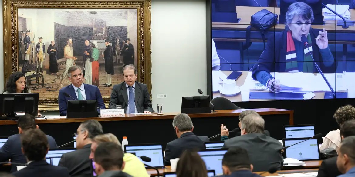 CCJ da Câmara aprova redução da maioridade penal para 16 anos