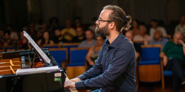 Daniel Benítez apresenta o recital Temas Brasileiros no Conservatório