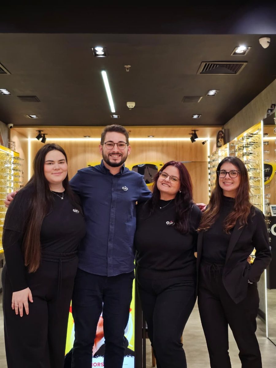 Ótica conta com equipe especializada para consultoria e visagismo