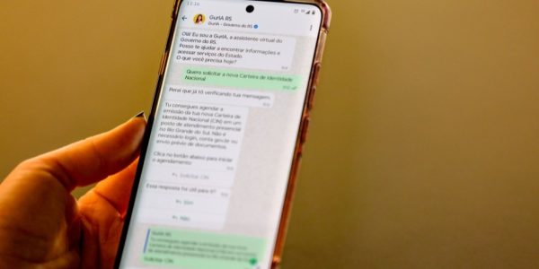 Solicitação da carteira de identidade já pode ser feita pelo WhatsApp da GurIA