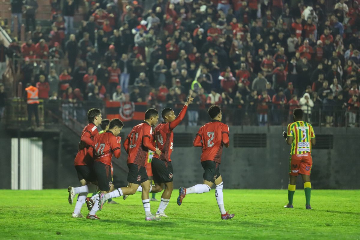 Brasil goleia o Farroupilha e garante o primeiro lugar no Grupo B