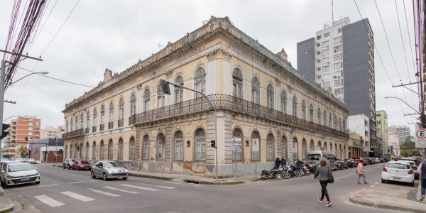 Direção do Clube Comercial quer vender obras de arte para bancar reforma