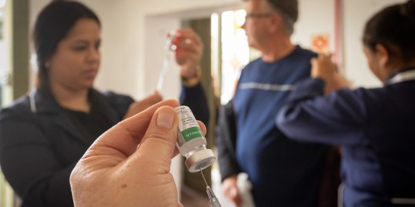 Pelotas recebe novas 16 mil remessas de vacina contra o vírus Influenza