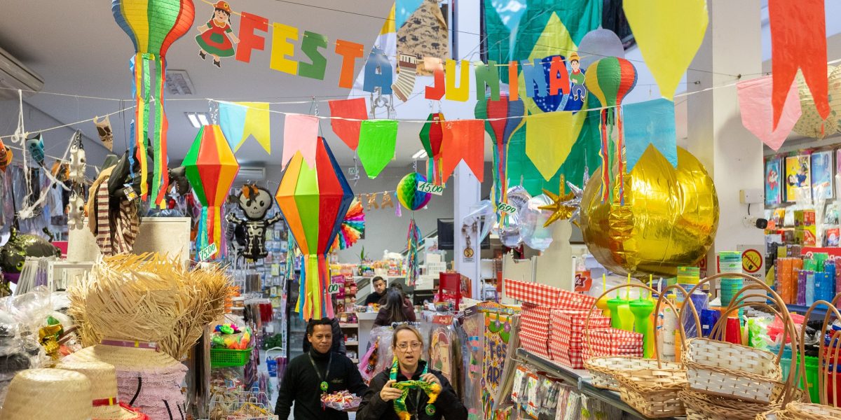 Verde e amarelo dividem espaço com bandeirinhas nas festas de junho