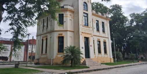 Um século de educação na avenida Saldanha Marinho