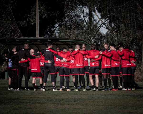Com treino no CT da Chapecoense, Brasil encerra preparação para decisão contra o Azuriz