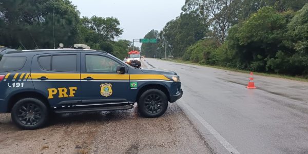 Acidente entre carro e moto deixa um morto na BR-471
