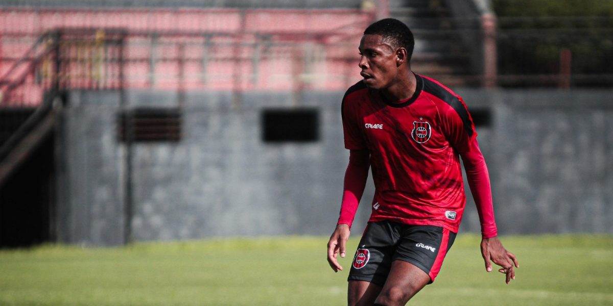 Brasil anuncia saída de Yago Zamora