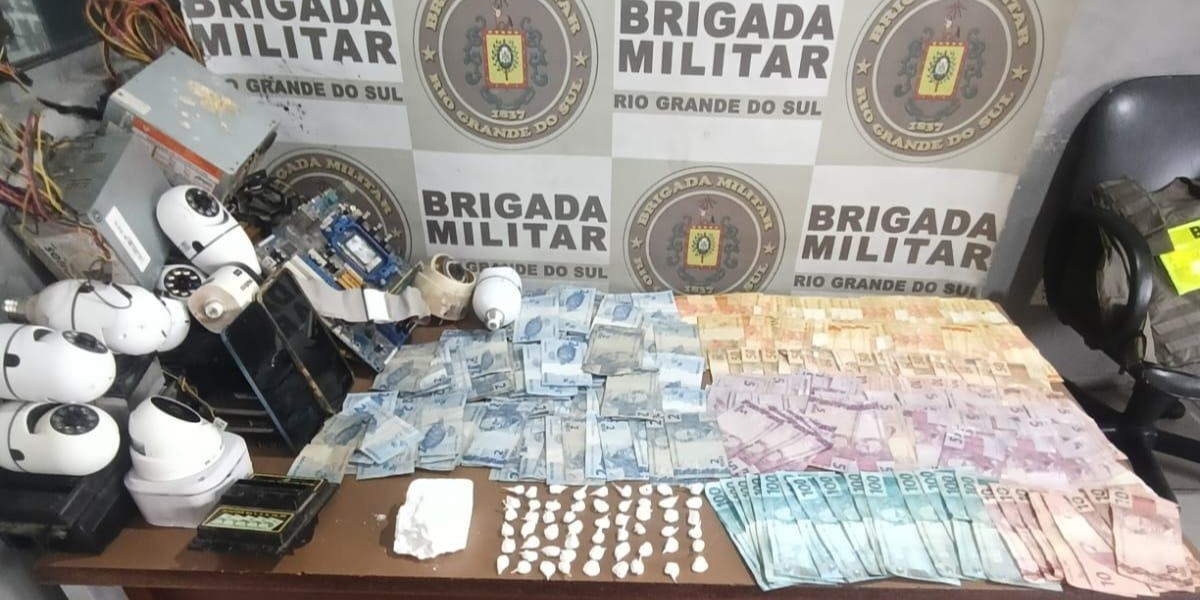 Homem e mulher são presos por tráfico de drogas e exploração de jogos de azar