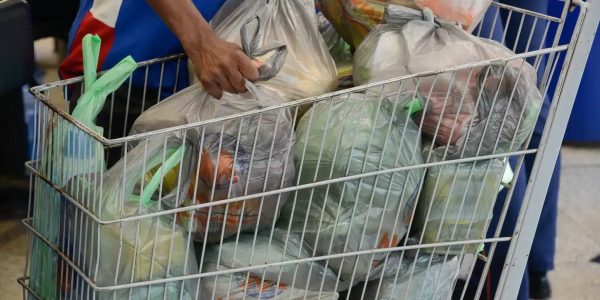 Comércios de São Lourenço do Sul têm dia sem o uso de sacolas plásticas