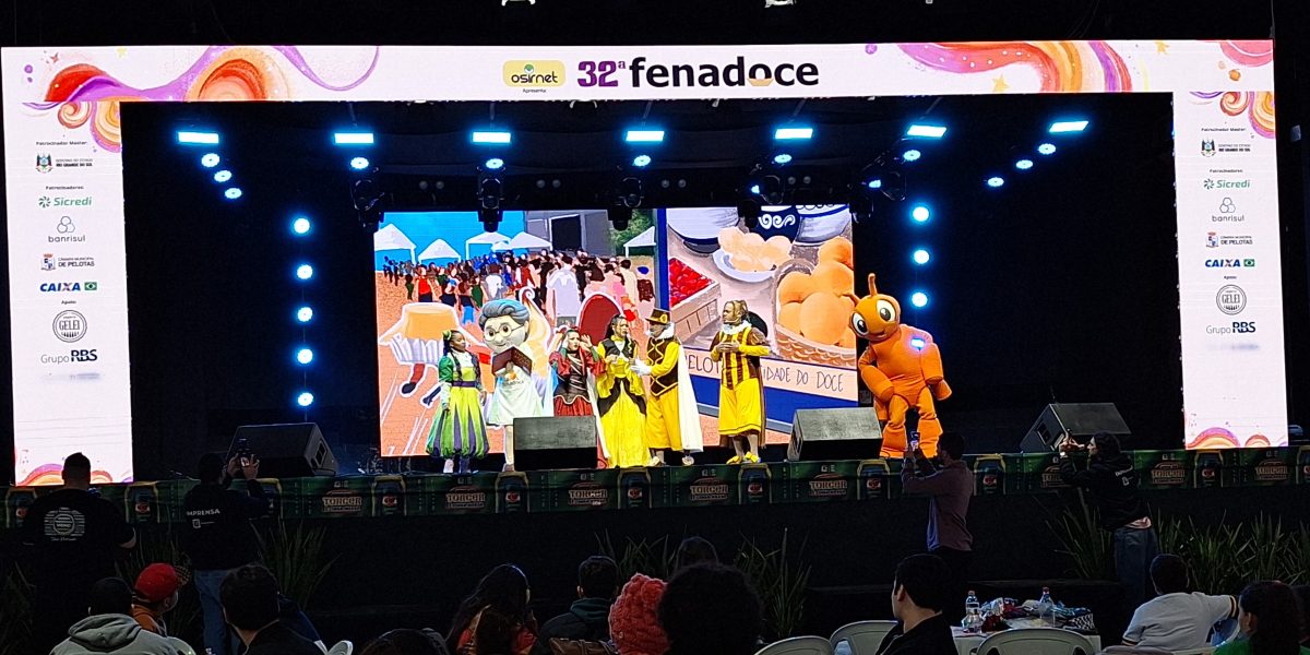 Primeiro dia da 32ª Fenadoce reúne visitantes em busca de novidades