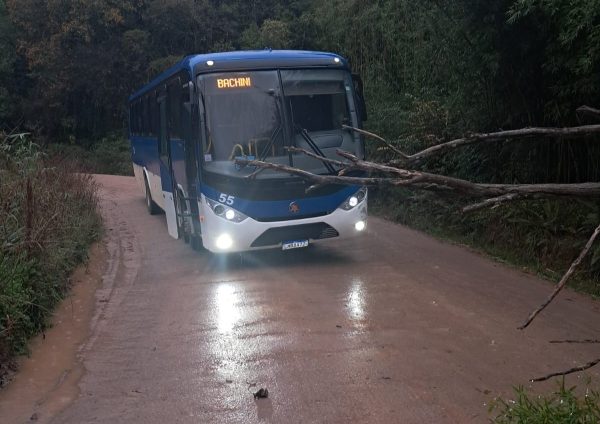 Transporte público rural sofre atrasos por conta da chuva