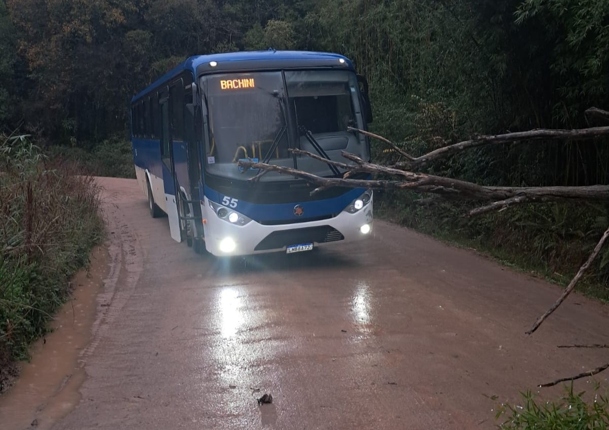 Transporte público rural sofre atrasos por conta da chuva