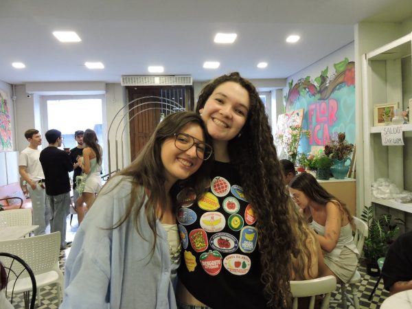 Jovens empreendedoras transformam crochê em design autoral
