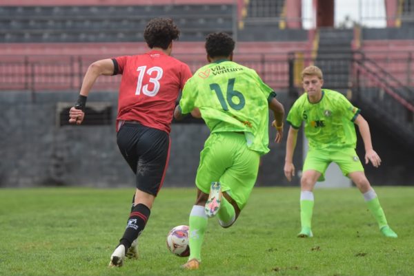 Sub-20 do Brasil empata com o Futebol com Vida no jogo de ida da semifinal