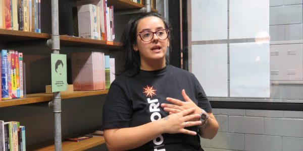 Biblioteca Otroporto realiza oficina gratuita que une bordado e poesia
