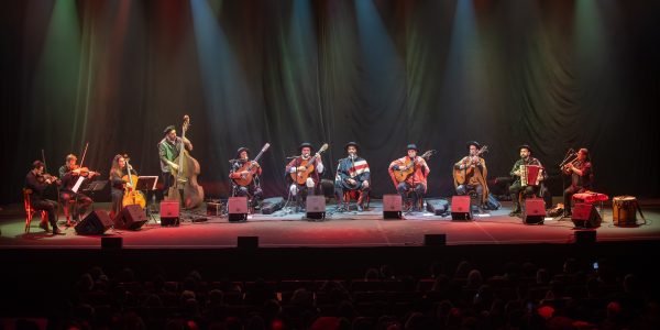 Folcloreando reúne música, dança e artes plásticas no Theatro Guarany