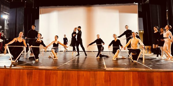 Ballet Dicléa e Grupo Ballet de Pelotas levam dança ao Sete de Abril
