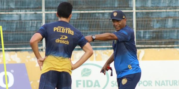 Treinador do Pelotas trata equilíbrio físico como prioridade na pré-temporada