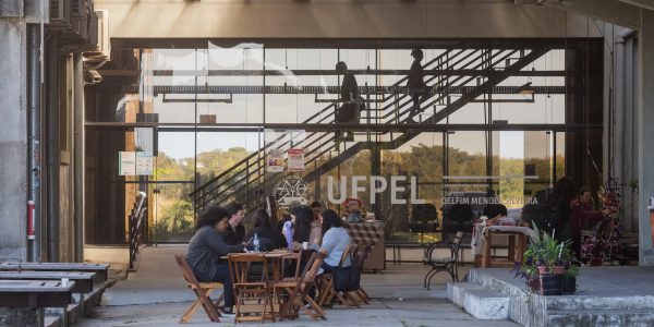 Estudantes da UFPel enfrentam atraso no pagamento de bolsas