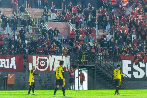 Brasil abre venda de ingressos para decisão diante do Gramadense