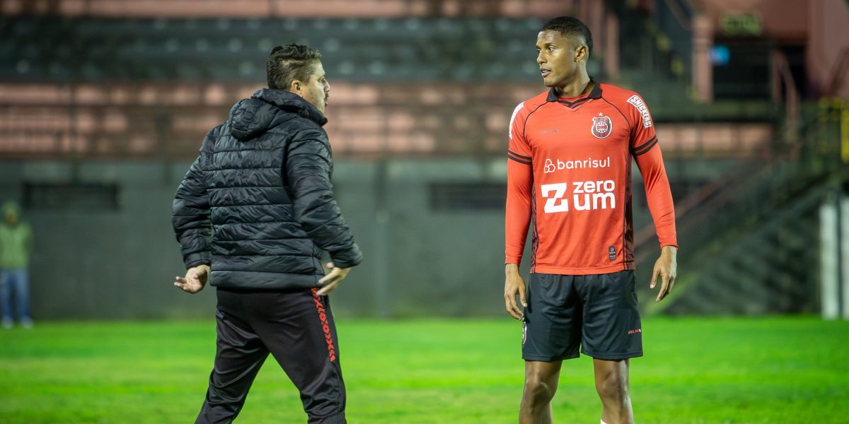 Gabriel Morbeck desfalca o Brasil no primeiro jogo da final da Copinha