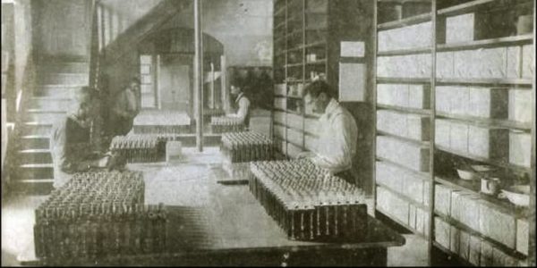 Rivalidade entre farmacêuticas produzia medicamentos reconhecidos até no exterior