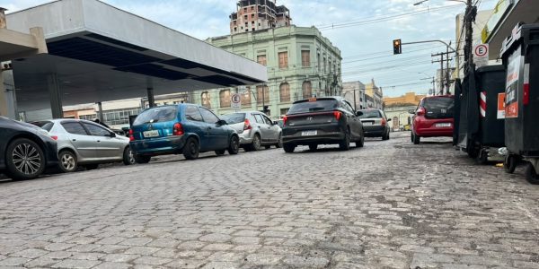 Retirada de asfalto da rua Lobo da Costa gera questionamentos