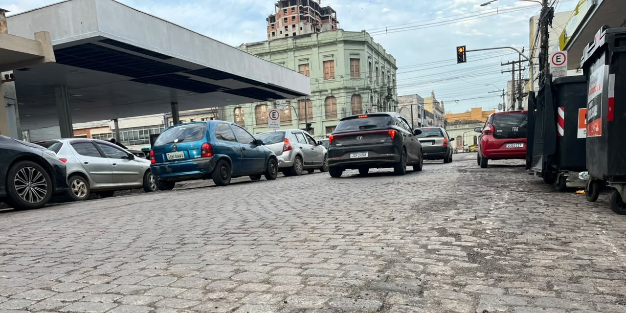 Retirada de asfalto da rua Lobo da Costa gera questionamentos