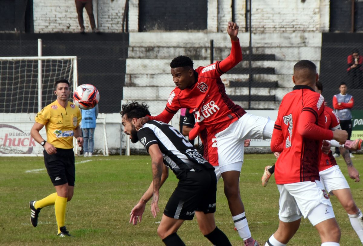 Brasil recebe o Santa Cruz em busca de vitória para ir a mais uma final de Copinha