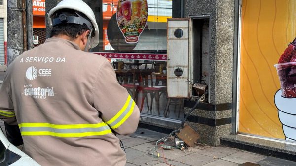 Furto de fios no calçadão prejudica comércio no Centro de Pelotas