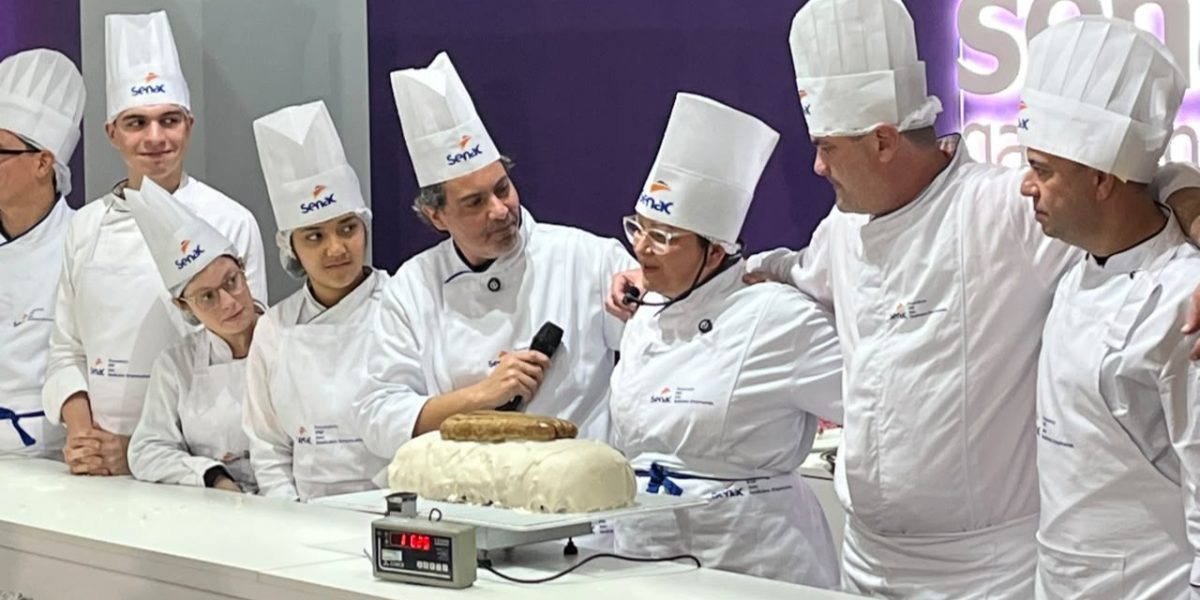 Fenadoce produz o maior camafeu do mundo